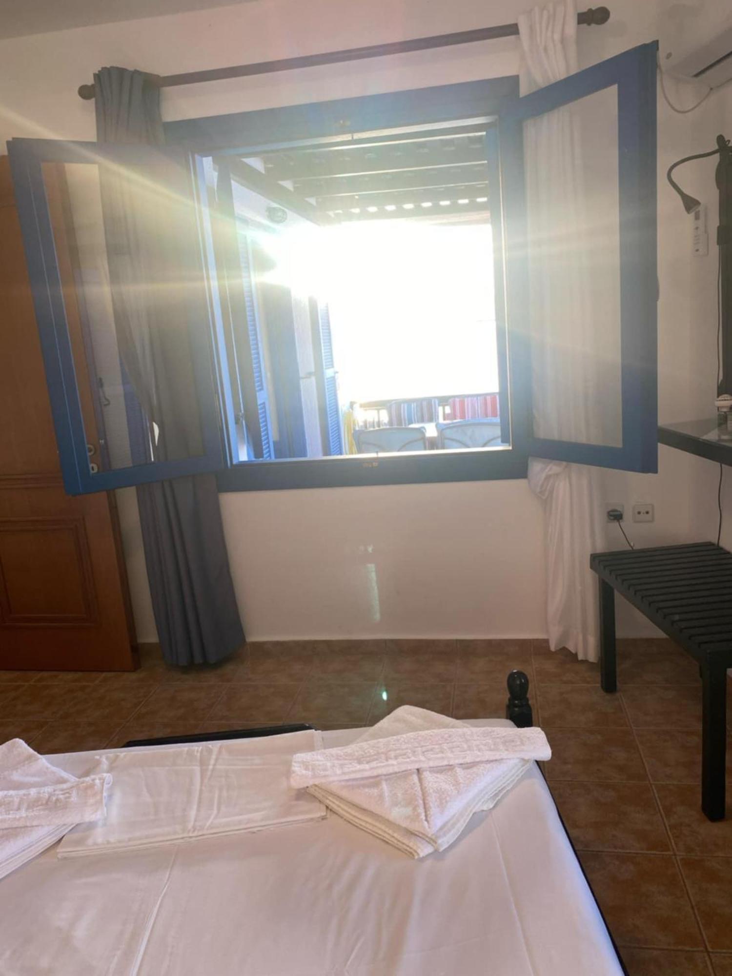 On The Sea Despoina Apartment At Mochlos Creta Bagian luar foto